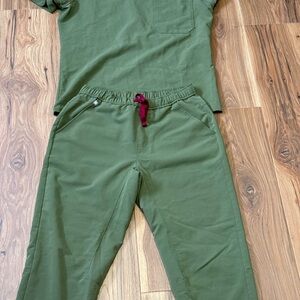 Figs scrub set - Tansen Joggers with three pocket top - Medium - Dark Olive